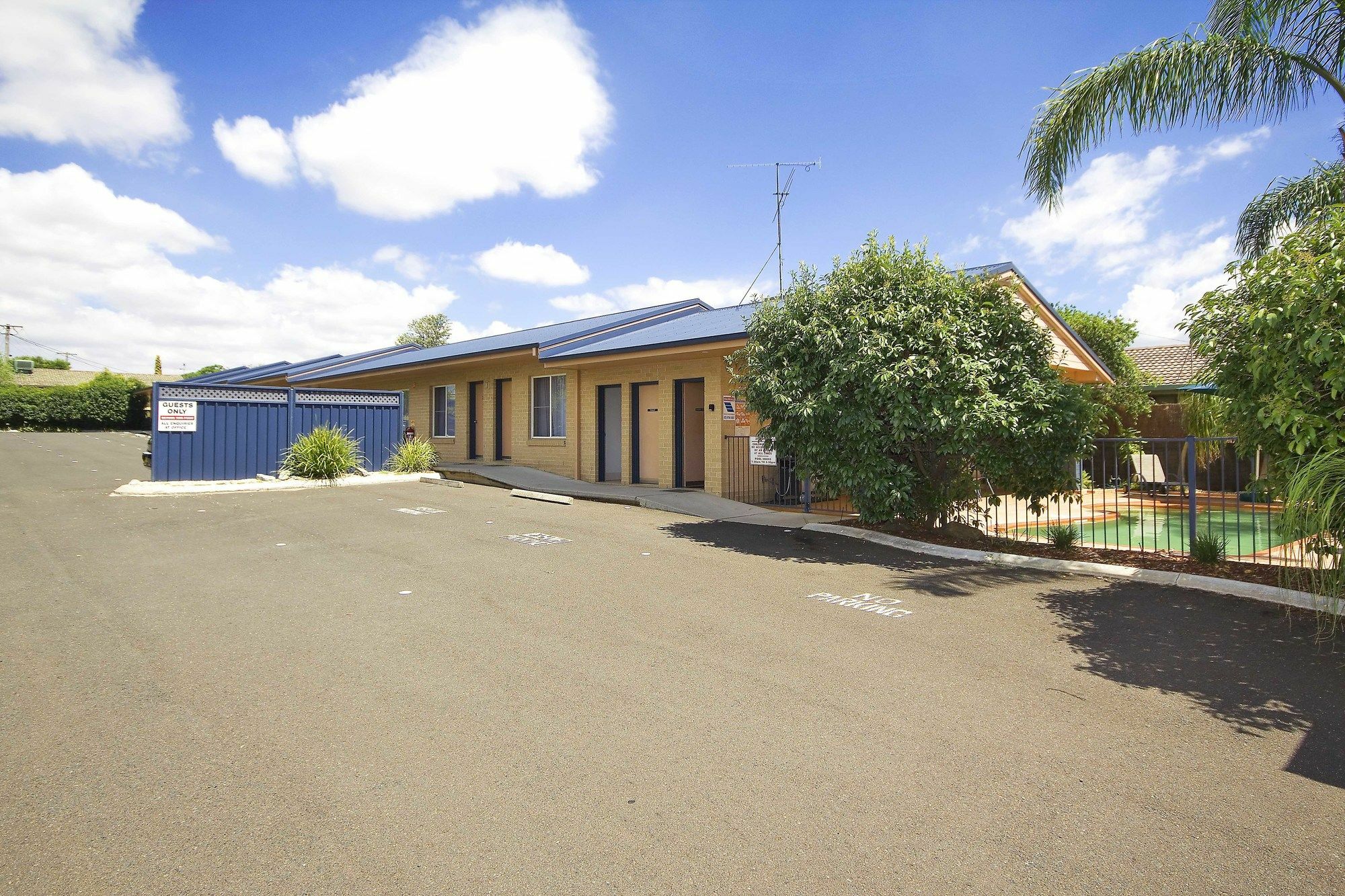 Edward Parry Motel And Apartments Tamworth Esterno foto